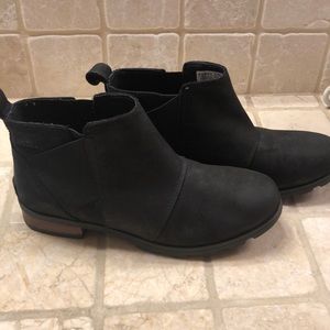 Sorel Boots size 9 black $120